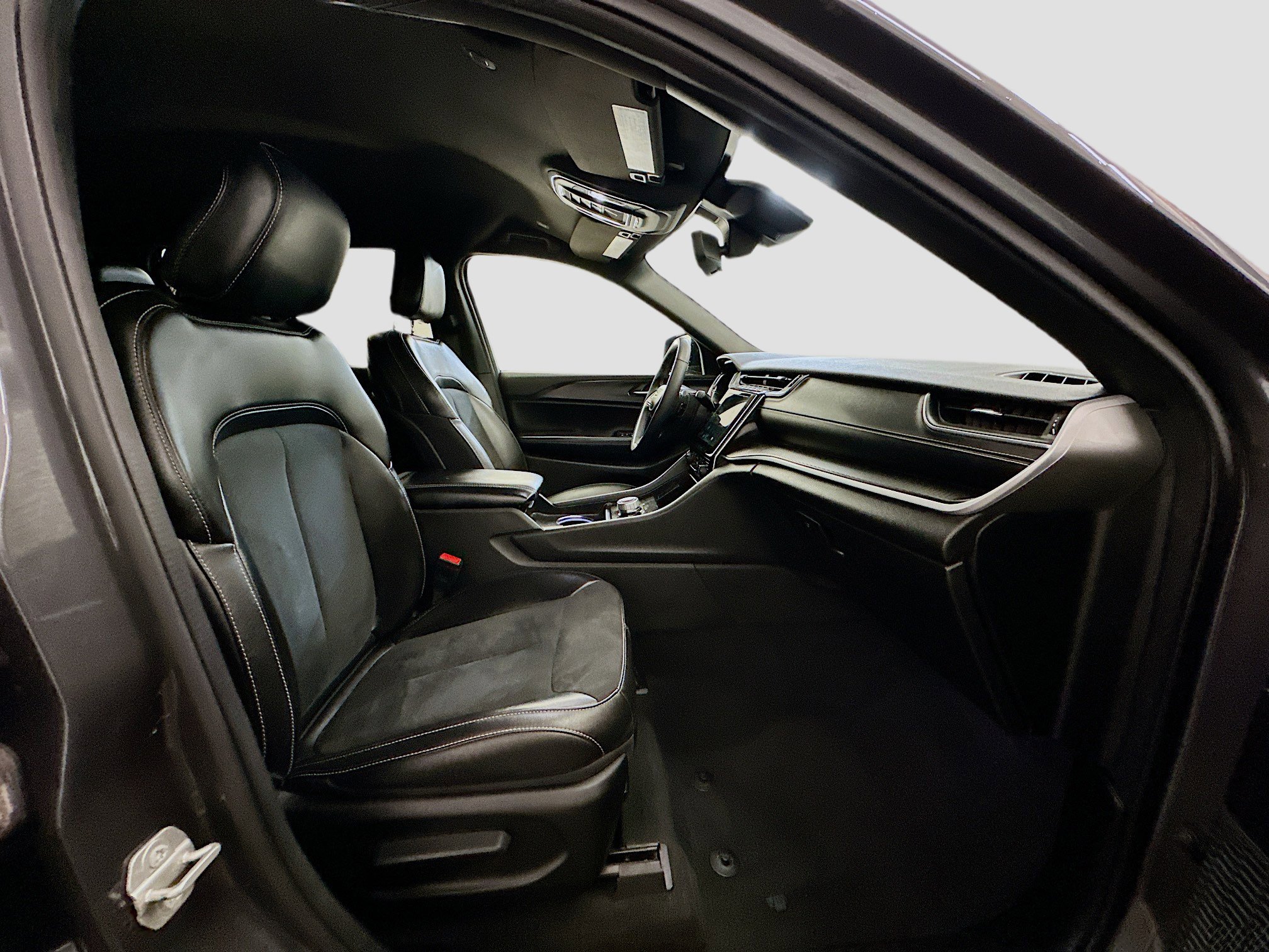 Used 2024 Jeep Grand Cherokee L Laredo image 33