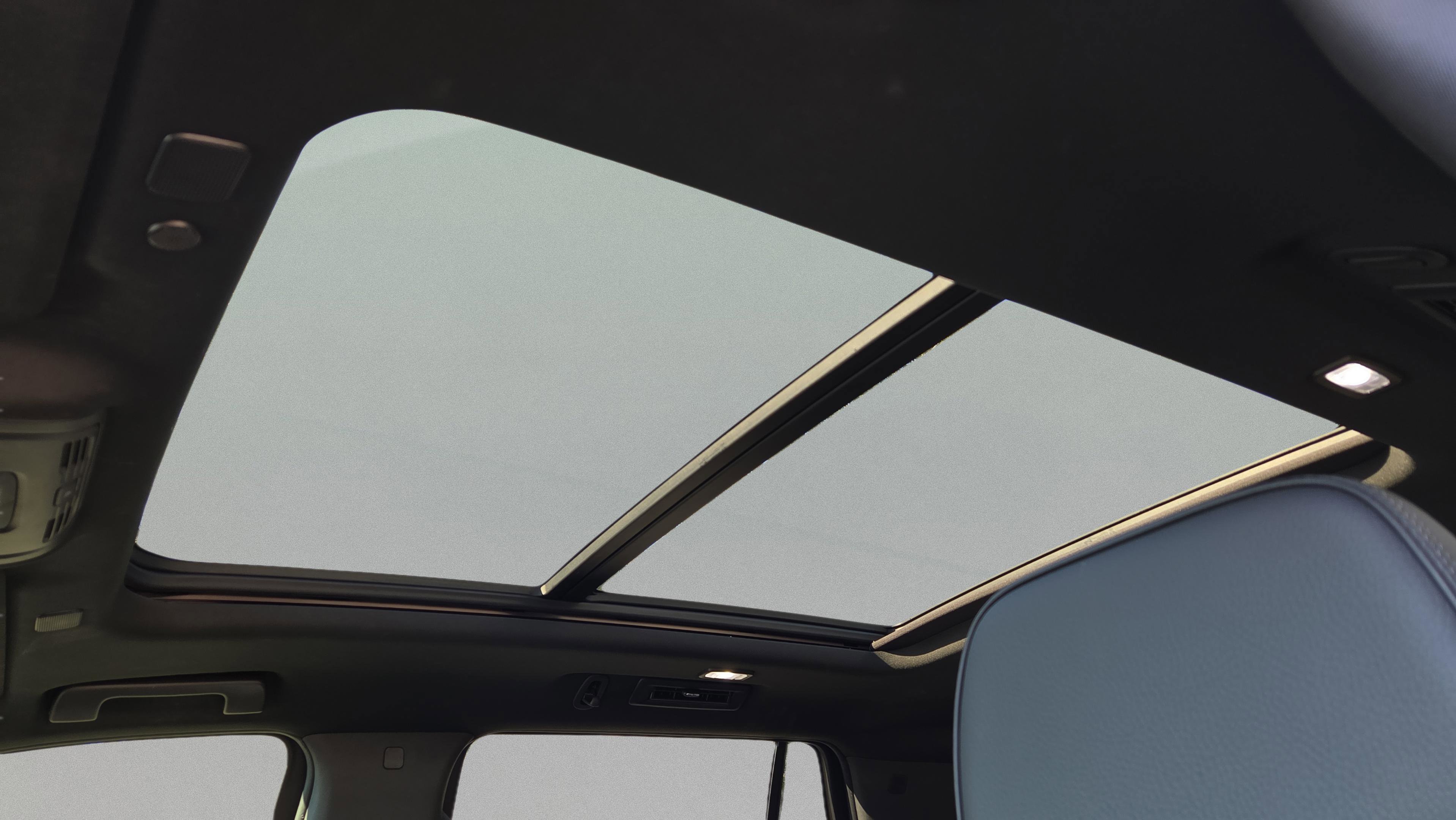 Used 2021 GMC Yukon Denali w/ Denali Premium Package image 24