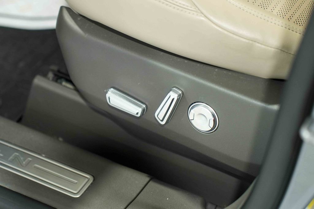 Used 2024 Lincoln Nautilus Reserve w/ Equipment Group 202A image 30