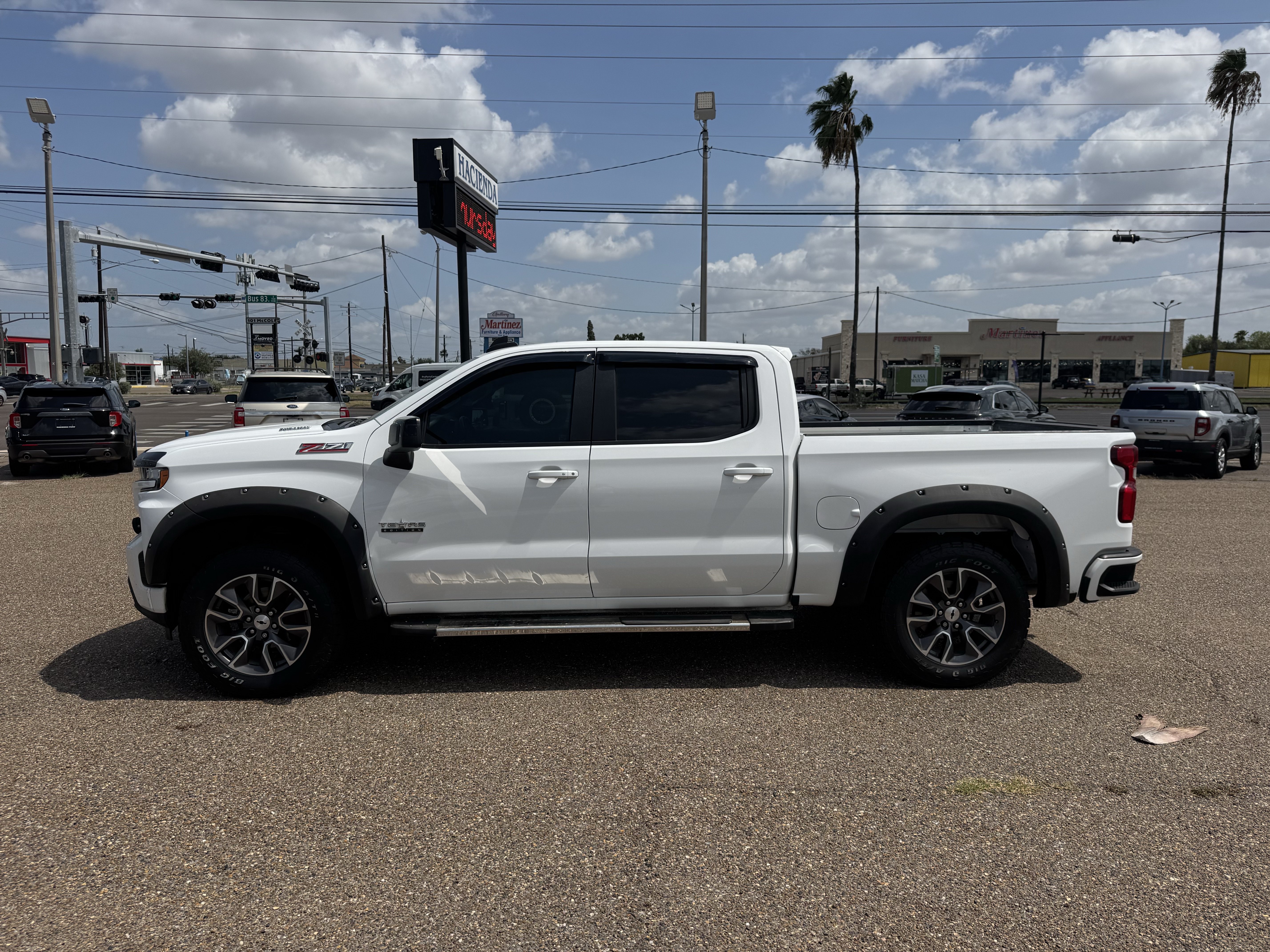 Used 2020 Chevrolet Silverado 1500 RST w/ Texas Edition AWD/4WD image 2