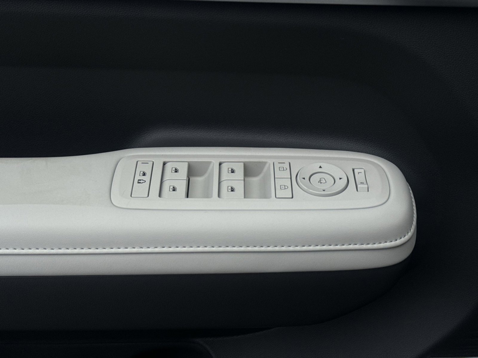 New 2026 Hyundai Santa Fe SE image 15