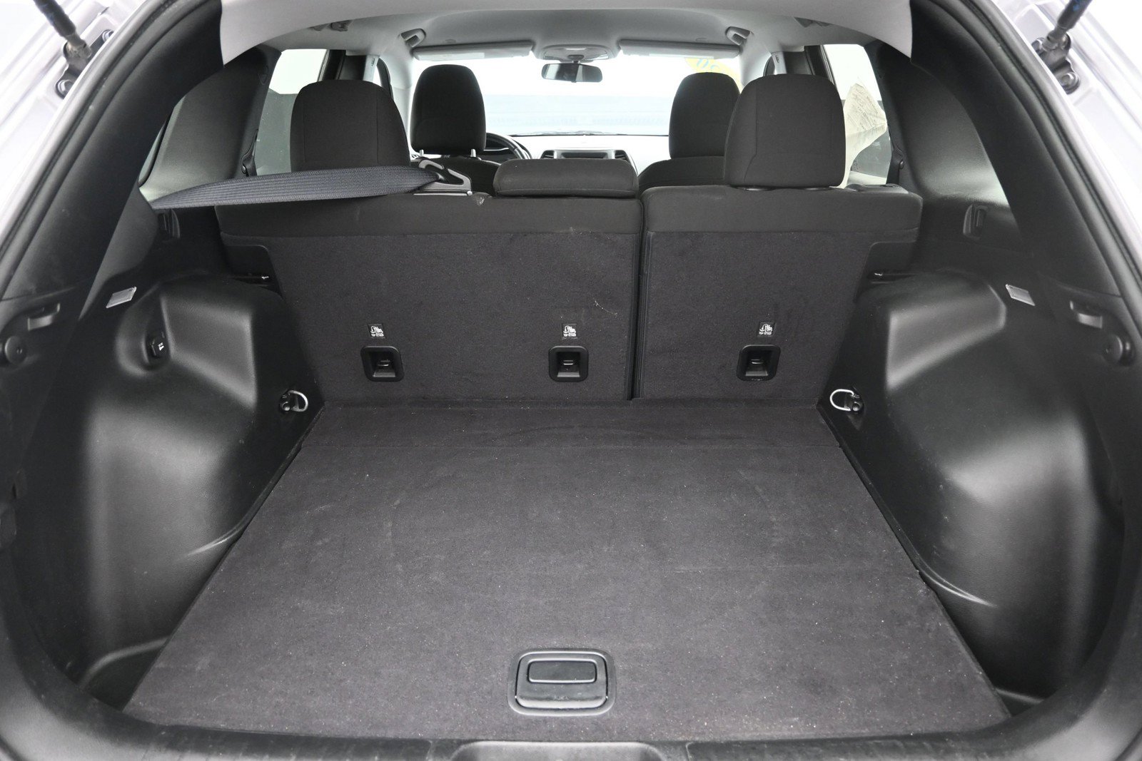 Used 2020 Jeep Cherokee Latitude w/ Cold Weather Group FWD image 23