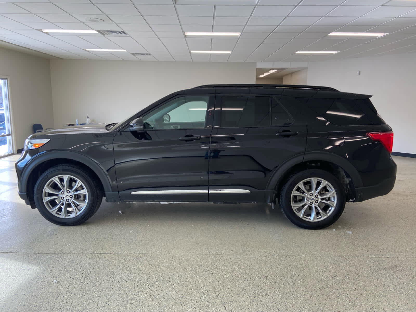 Used 2023 Ford Explorer XLT w/ Equipment Group 202A image 12