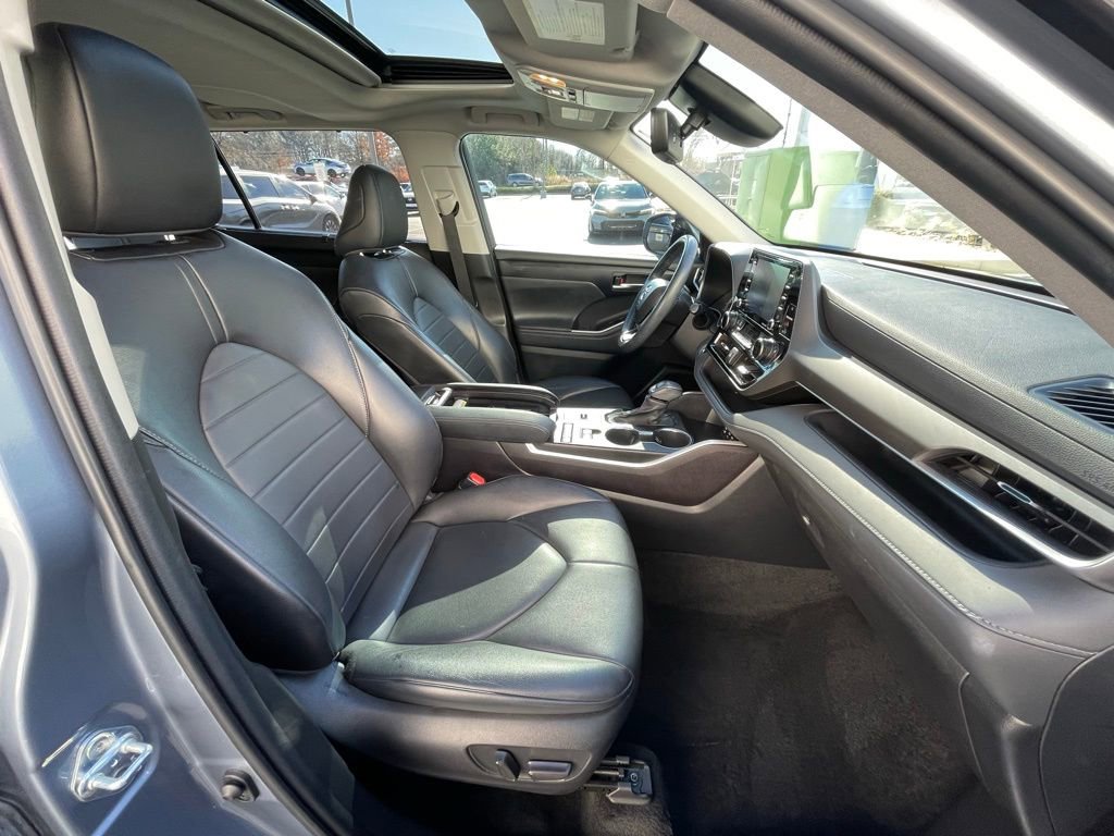 Used 2022 Toyota Highlander XLE image 33