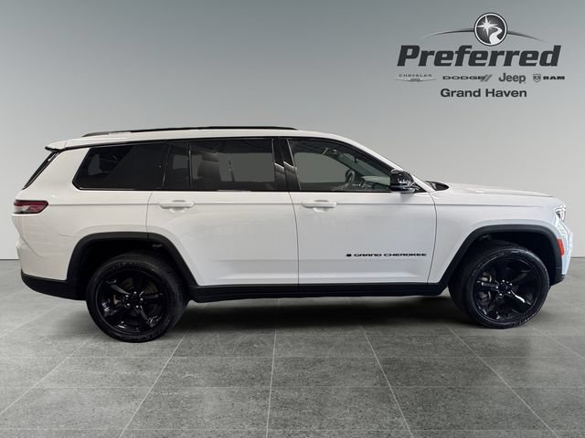 Used 2023 Jeep Grand Cherokee L Laredo AWD/4WD image 9