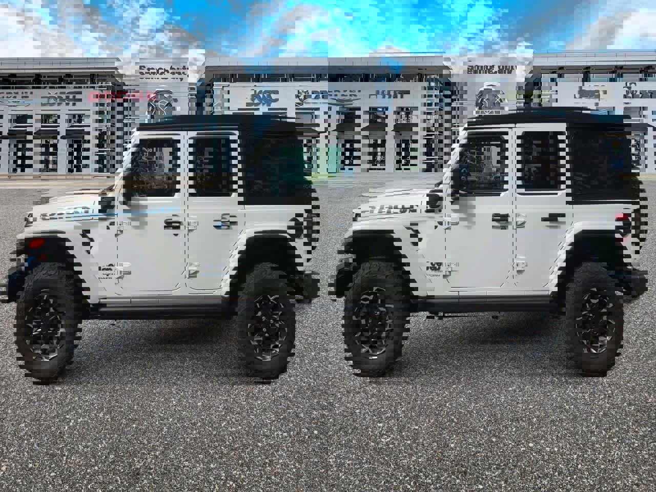 Used 2022 Jeep Wrangler Unlimited Rubicon 4xe w/ Cold Weather Group image 5