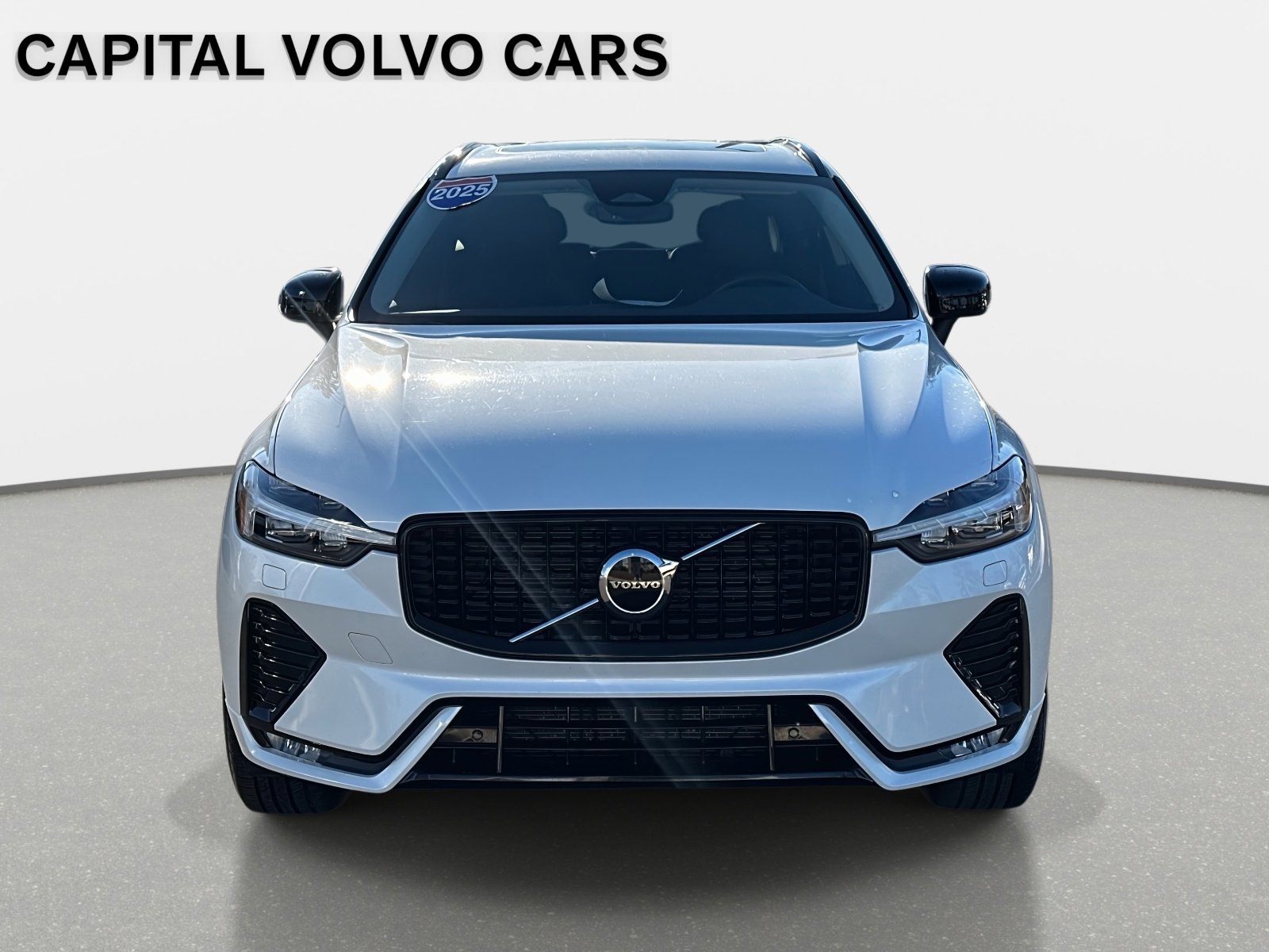Certified 2025 Volvo XC60 B5 Core image 2