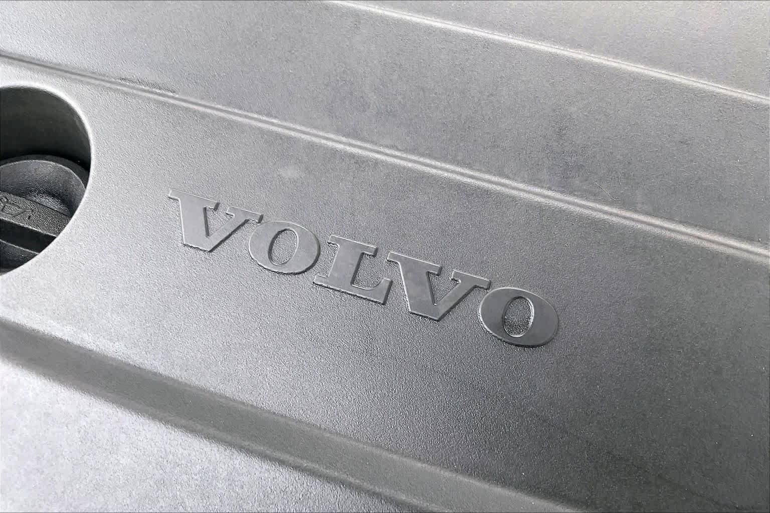 Used 2023 Volvo XC40 B5 Plus AWD/4WD image 34