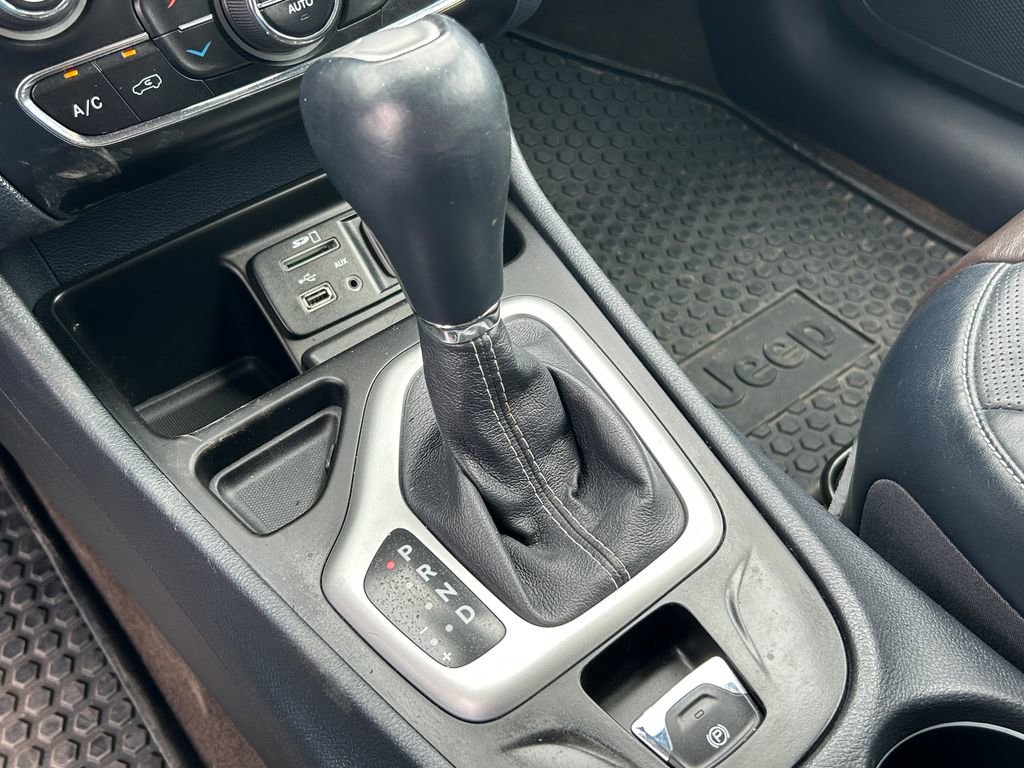 Used 2014 Jeep Cherokee Limited w/ Technology Group FWD image 18