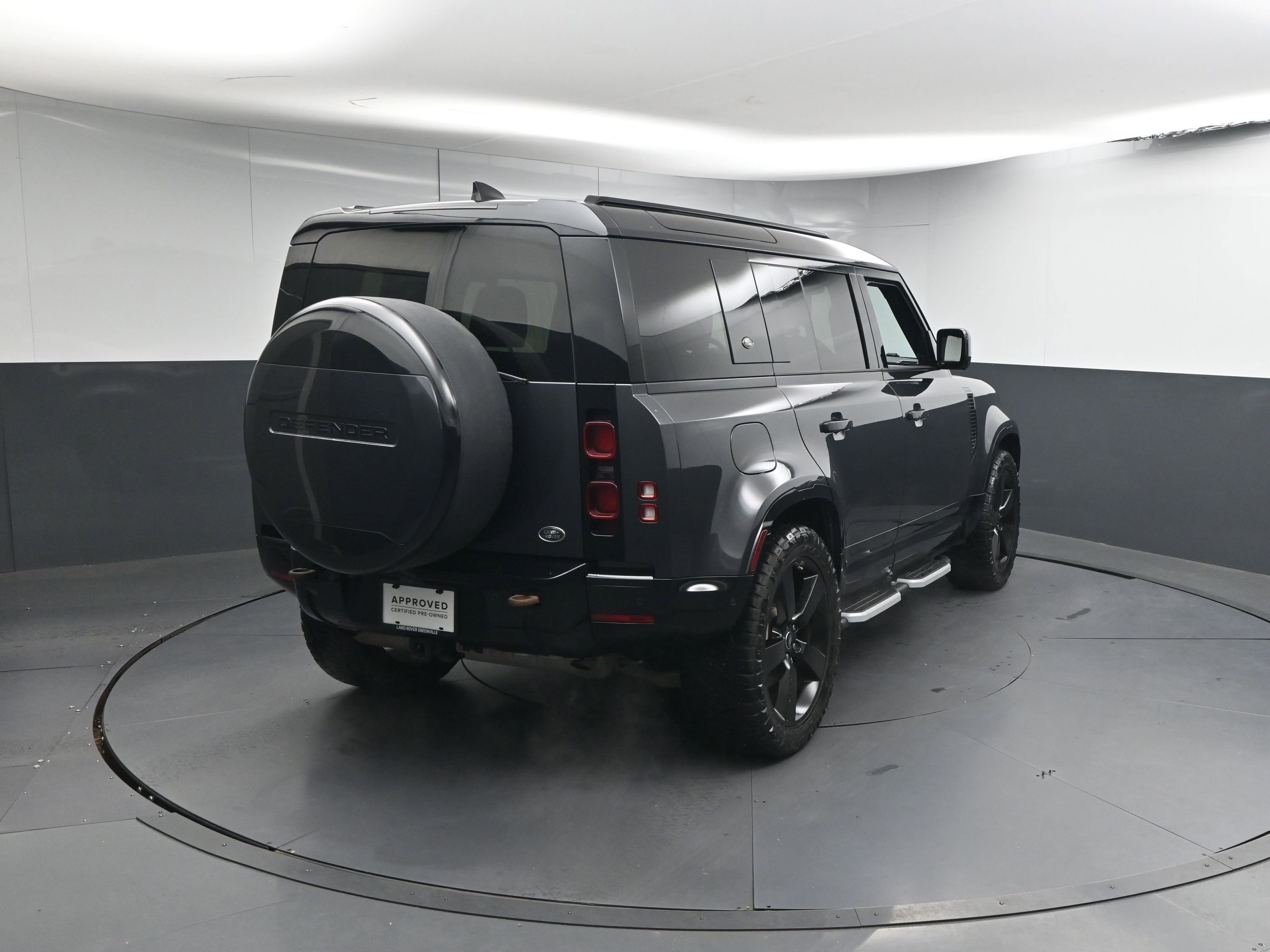 Used 2023 Land Rover Defender 110 X-Dynamic SE image 25