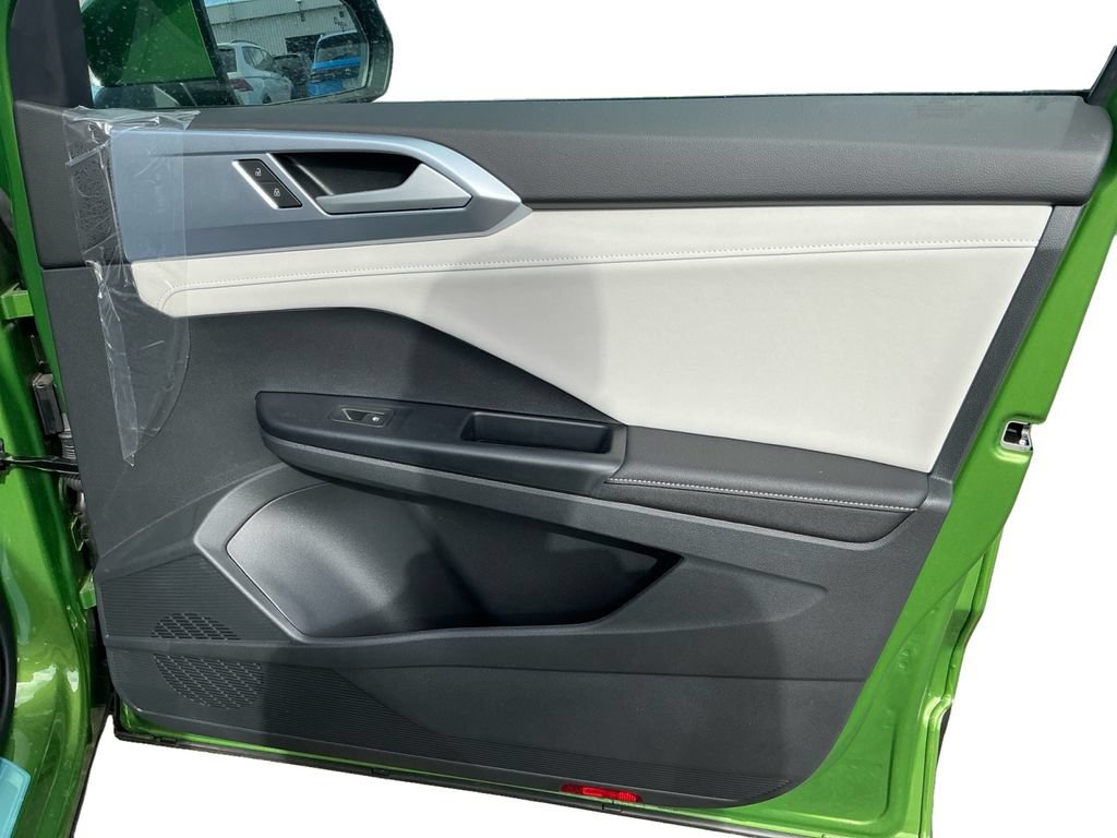 New 2026 Volkswagen Taos SE AWD/4WD image 16