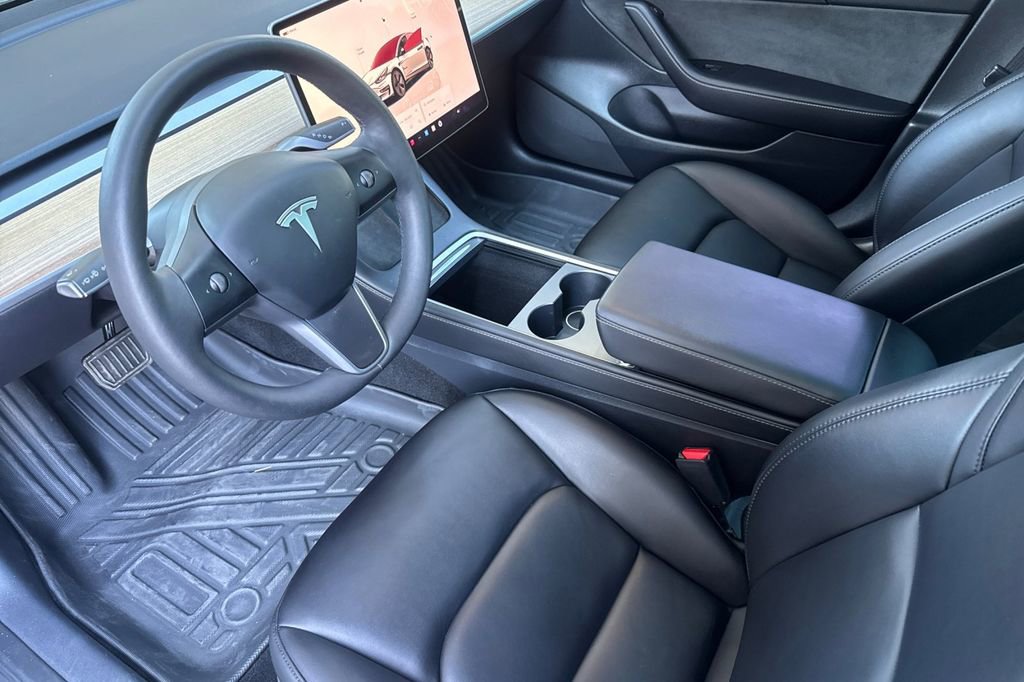 Used 2023 Tesla Model 3 Standard Range image 9