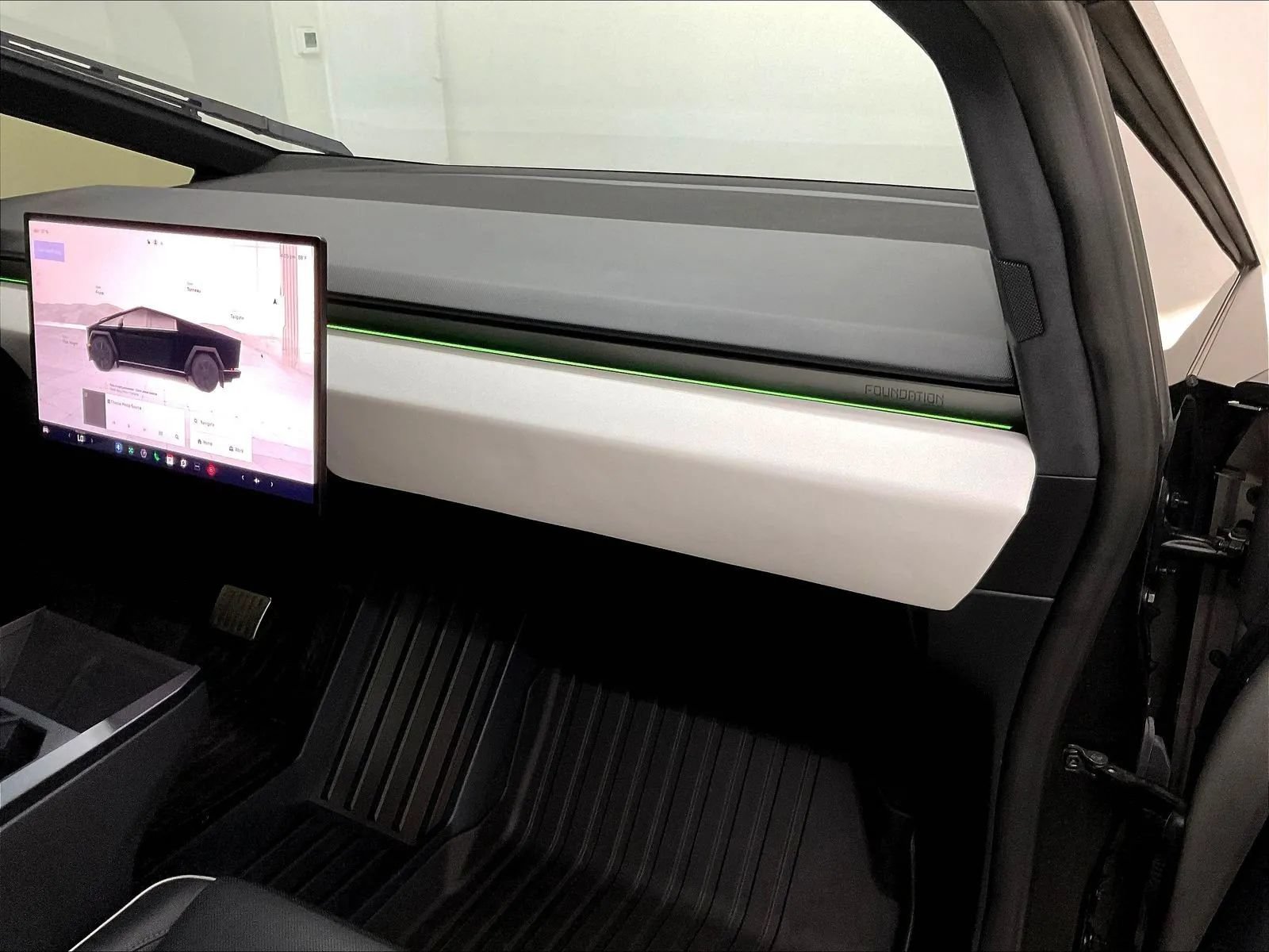 Used 2024 Tesla Cybertruck AWD Crew Cab image 11