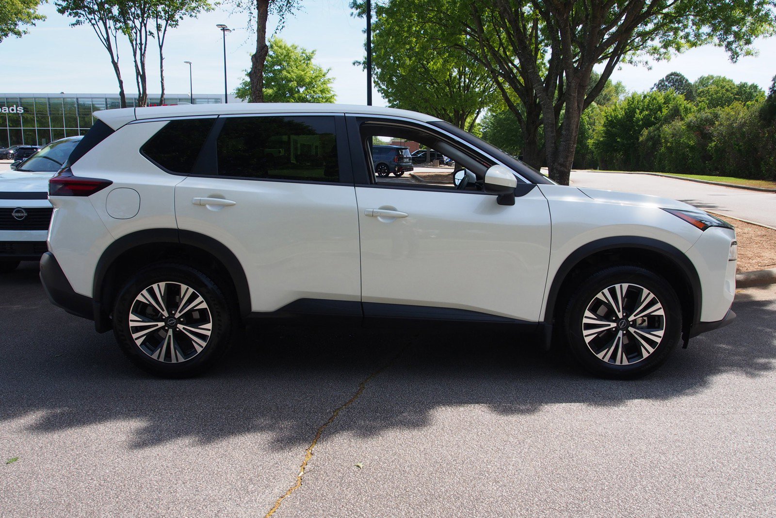 Used 2023 Nissan Rogue SV FWD image 8