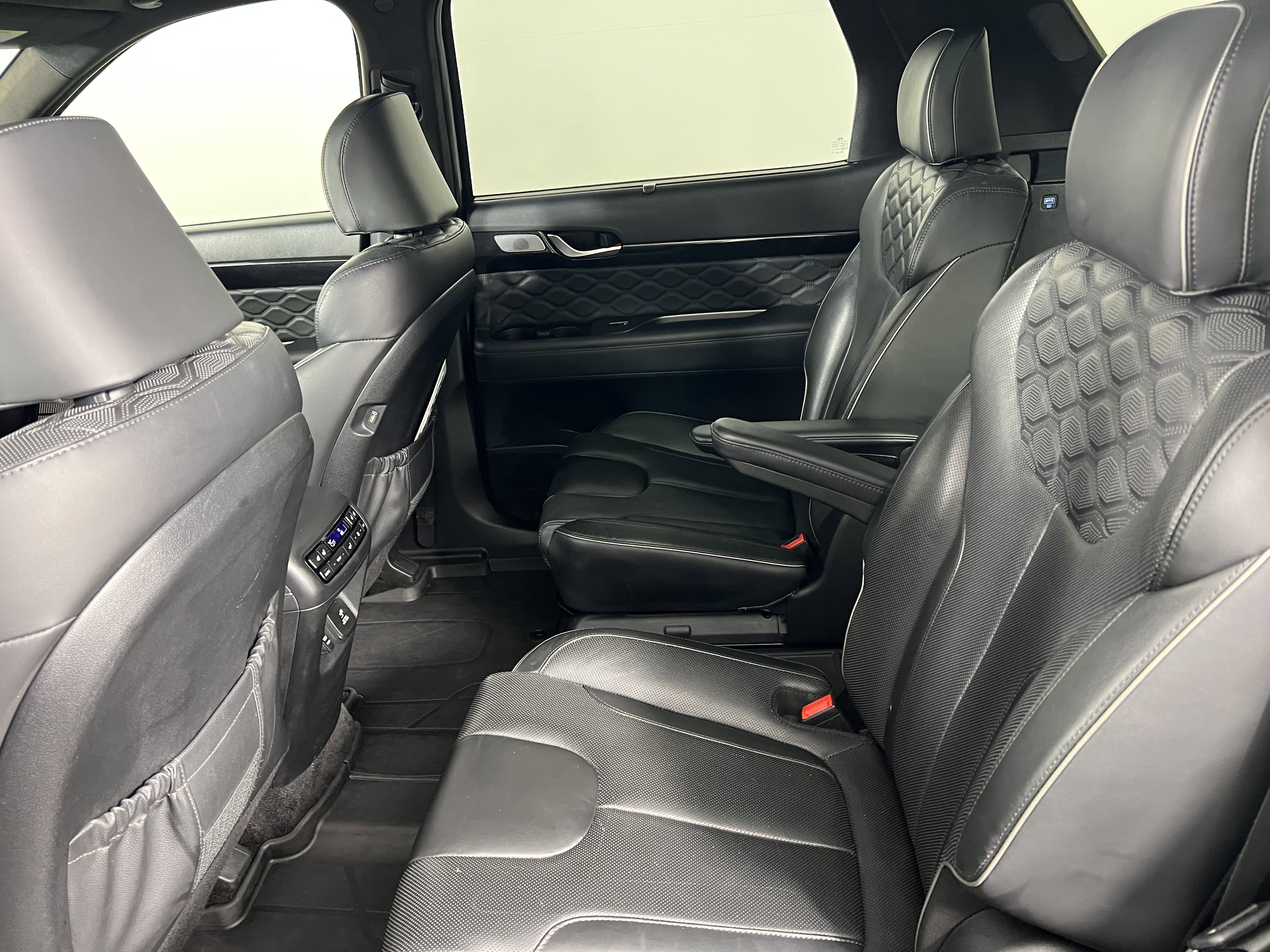 Used 2022 Hyundai Palisade Calligraphy w/ Winter Package image 19