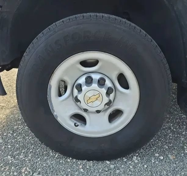 Used 2003 Chevrolet Silverado 2500 2WD Regular Cab image 31