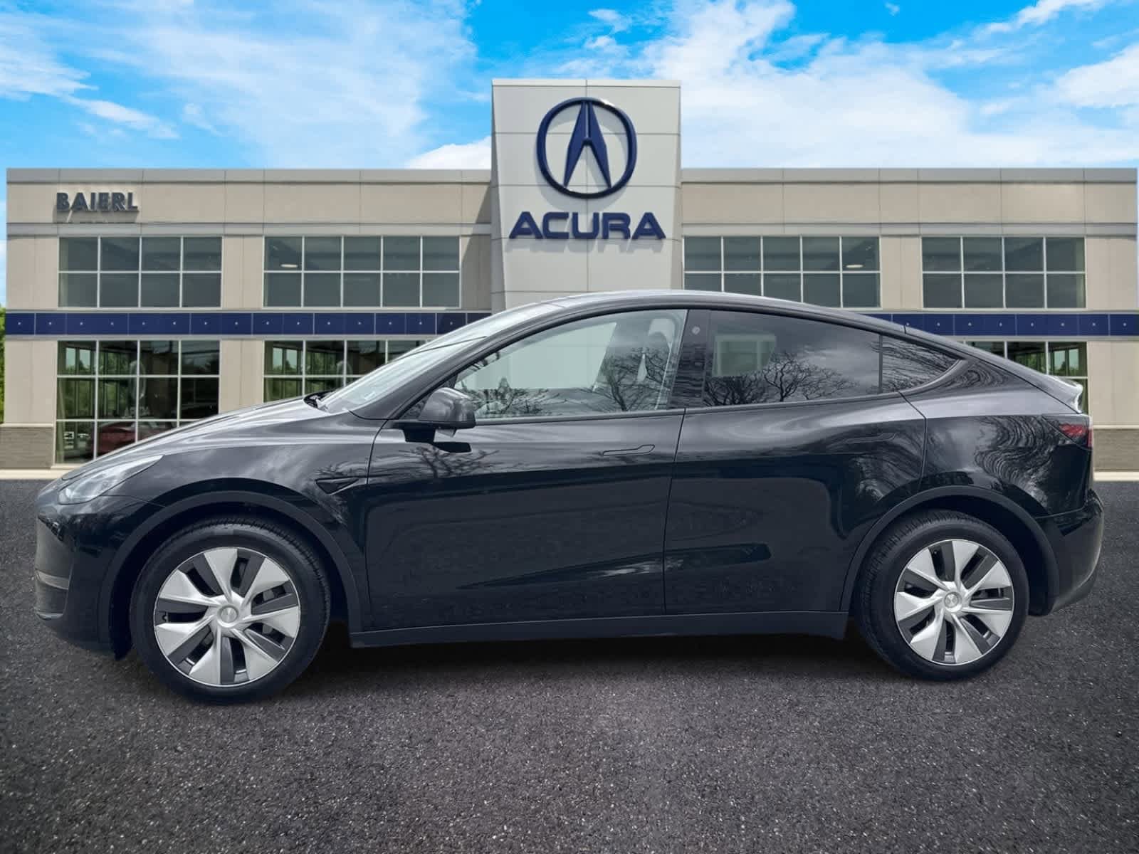Used 2023 Tesla Model Y AWD image 2