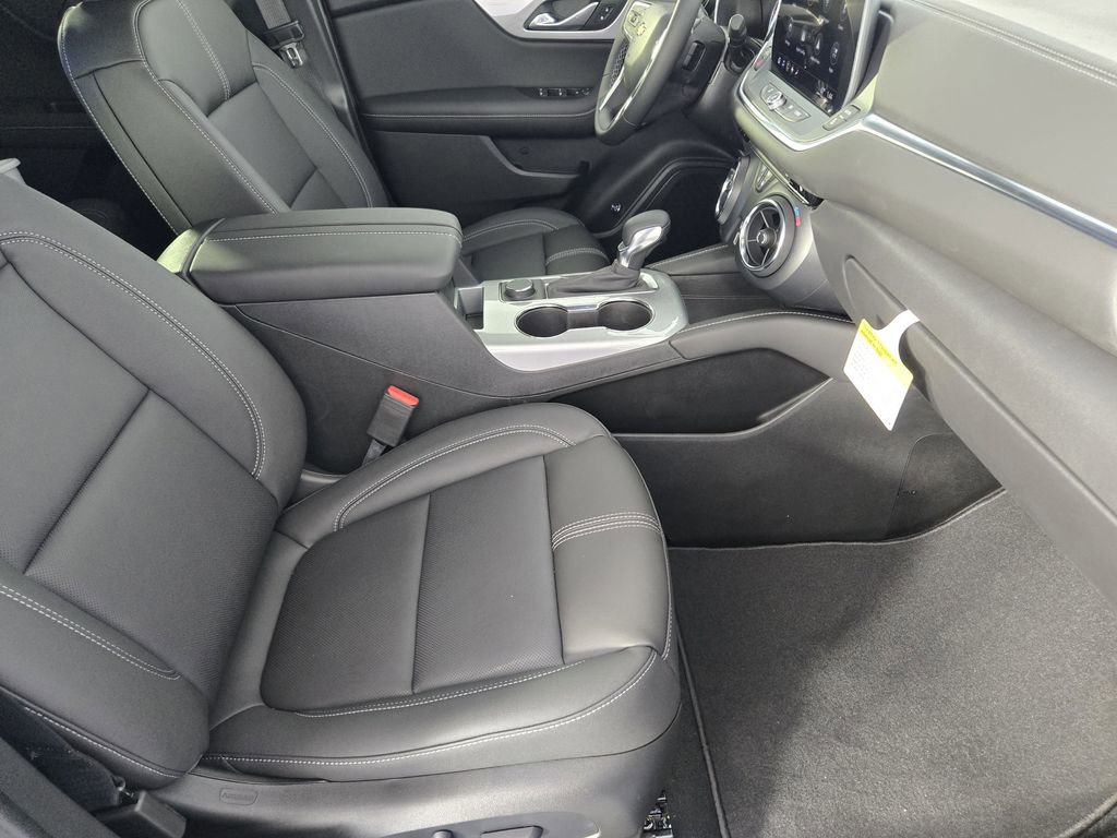 New 2026 Chevrolet Blazer LT w/ LPO, Black Grille Bar Package FWD image 15