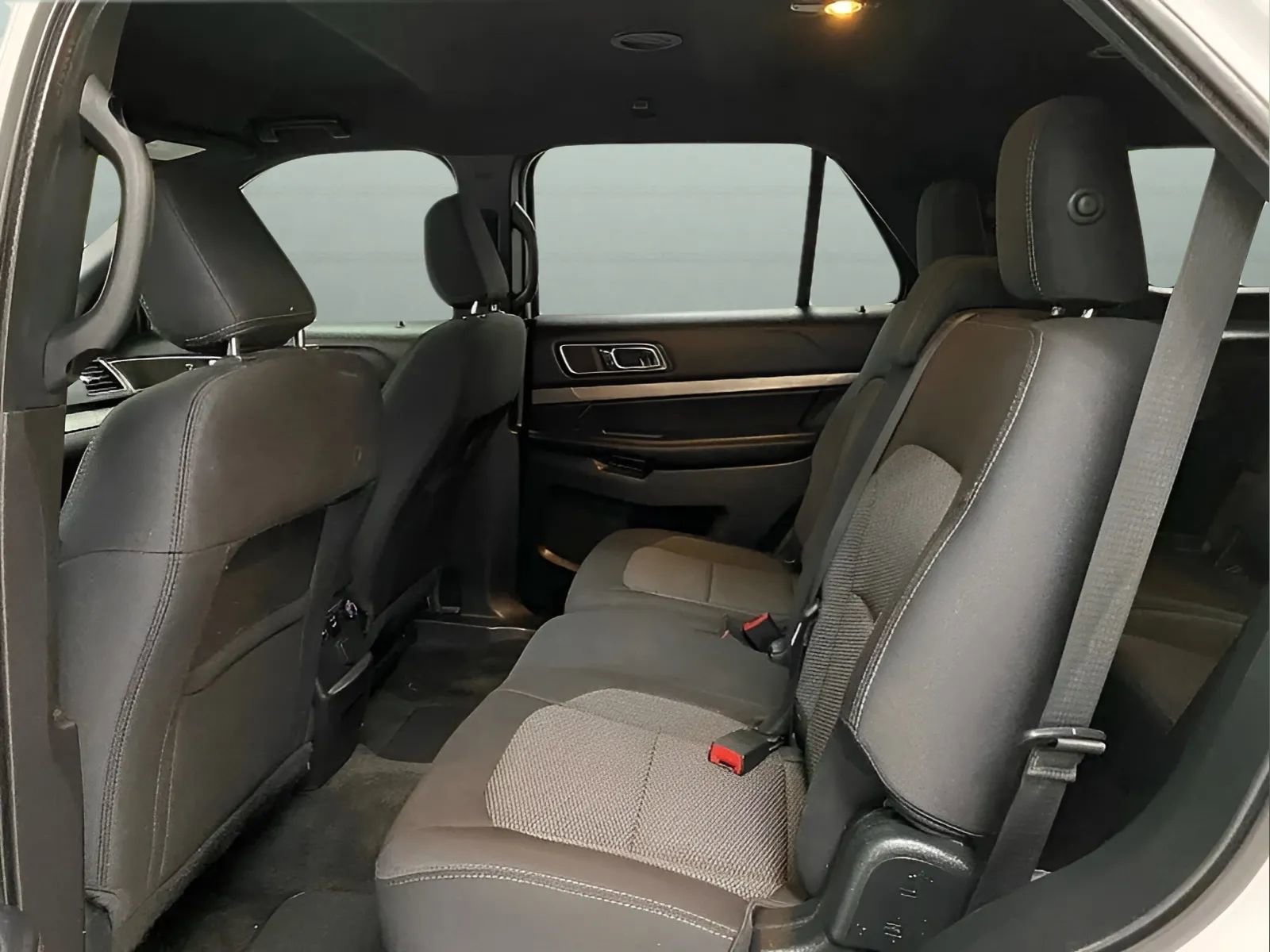 Used 2018 Ford Explorer XLT FWD image 11