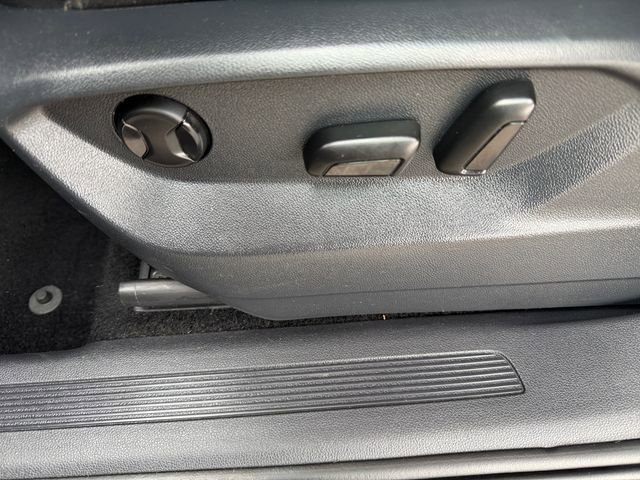 Used 2021 Volkswagen Tiguan SE R-Line image 16