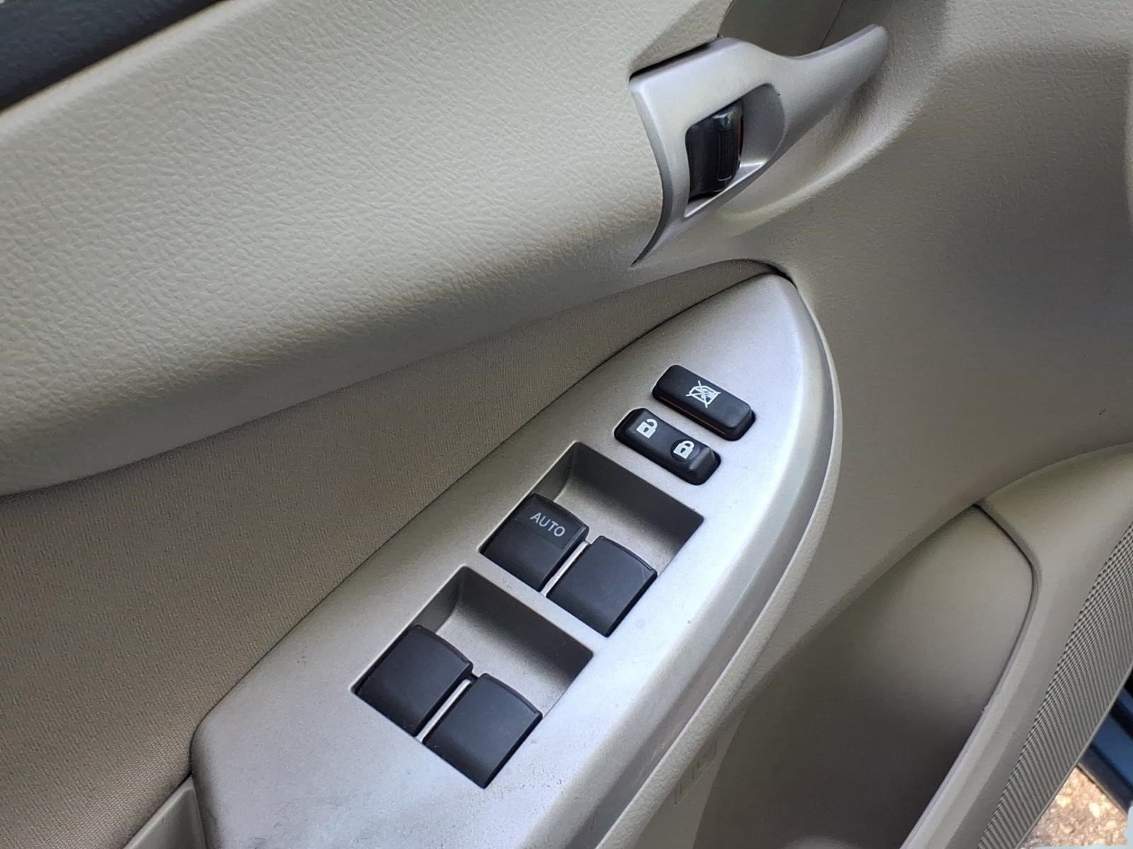 Used 2013 Toyota Corolla LE FWD image 11
