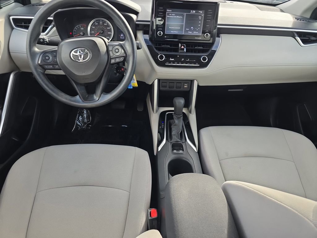 Used 2022 Toyota Corolla Cross L image 12