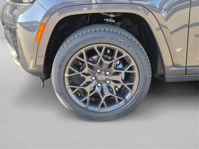 New 2026 Jeep Grand Cherokee Summit w/ Obsidian Package AWD/4WD image 10