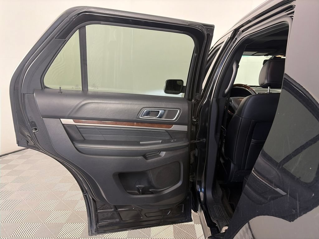 Used 2017 Ford Explorer Platinum AWD/4WD image 12