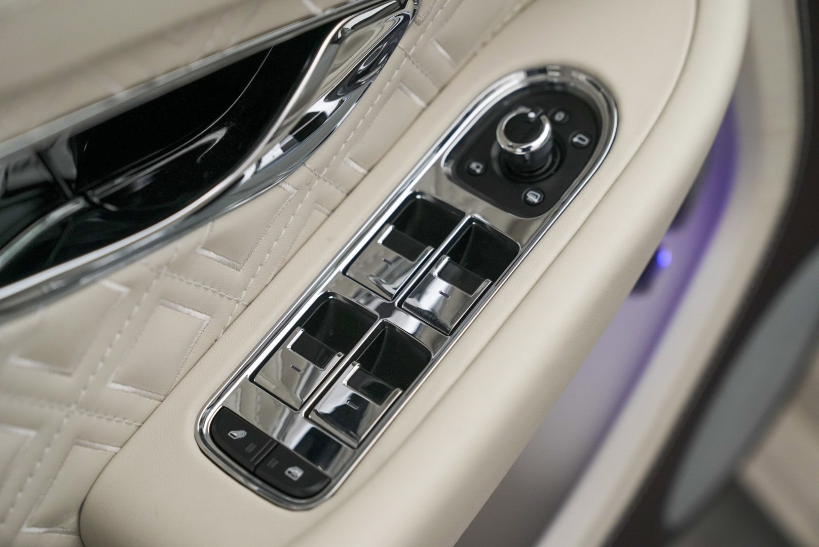 Used 2023 Bentley Continental GT Azure image 14