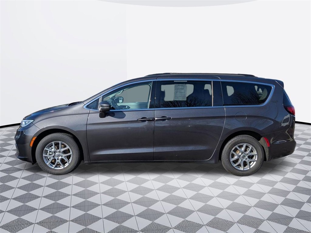 Used 2021 Chrysler Pacifica Touring image 4