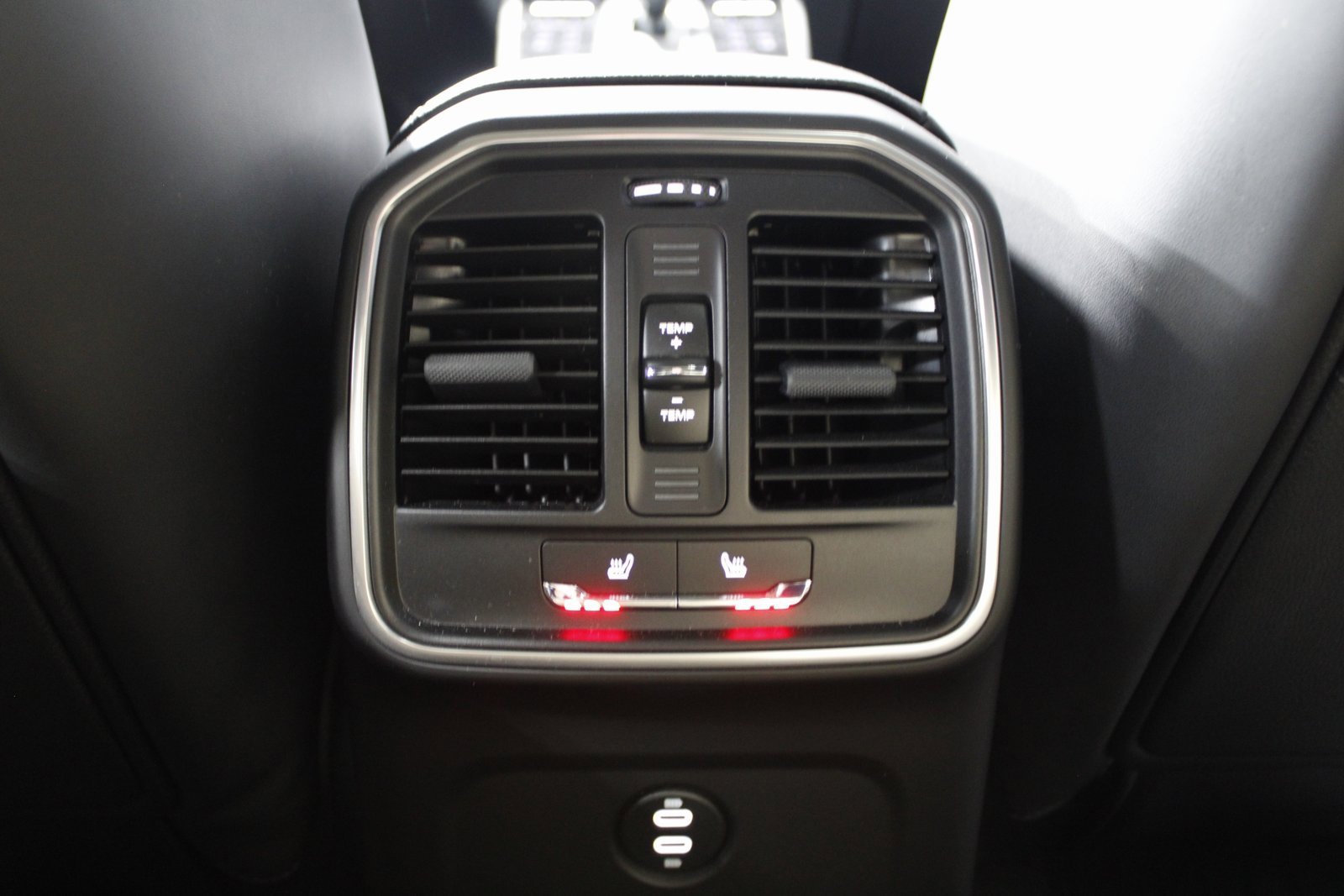 Used 2025 Porsche Macan image 20