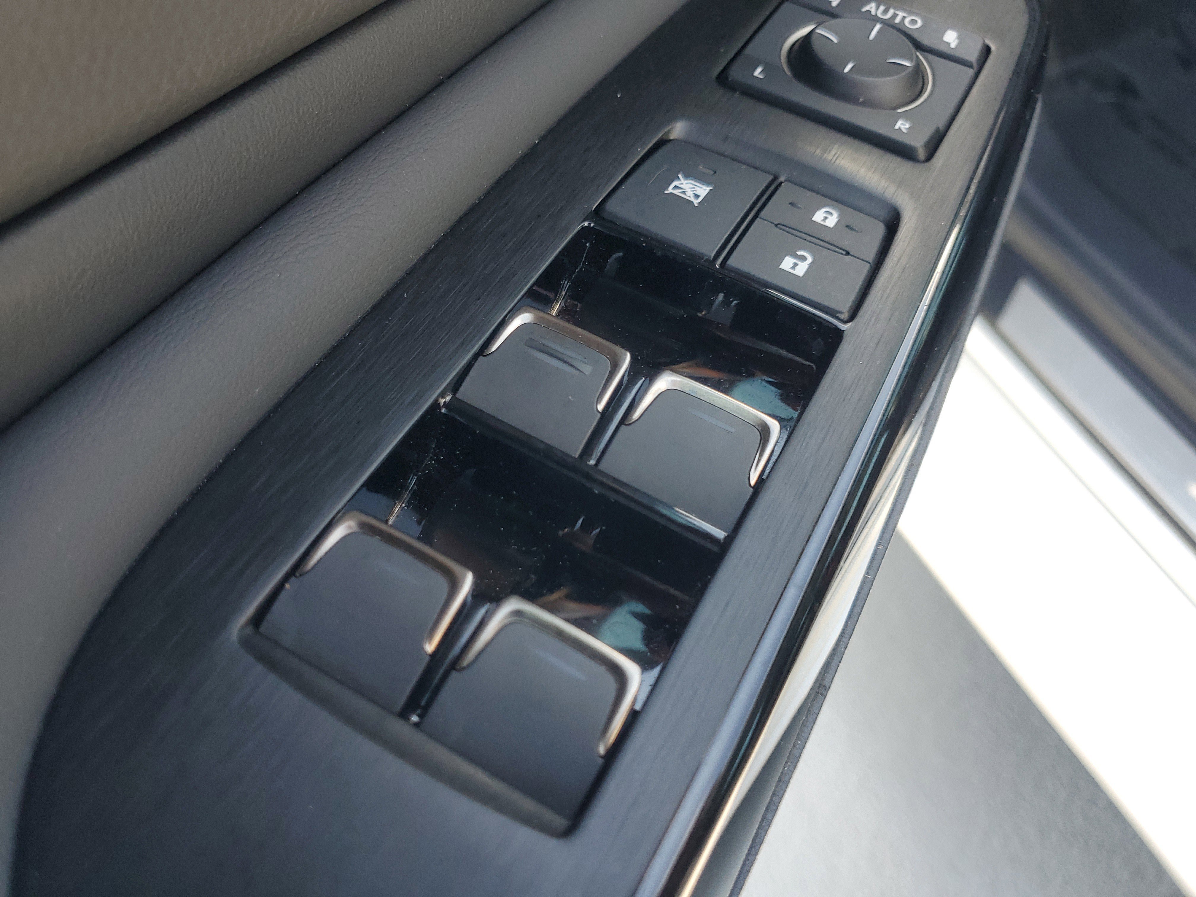 Used 2025 Lexus ES 350 w/ Premium Package FWD image 21