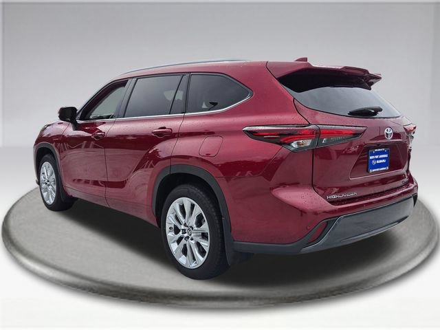 Used 2025 Toyota Highlander Limited FWD image 16