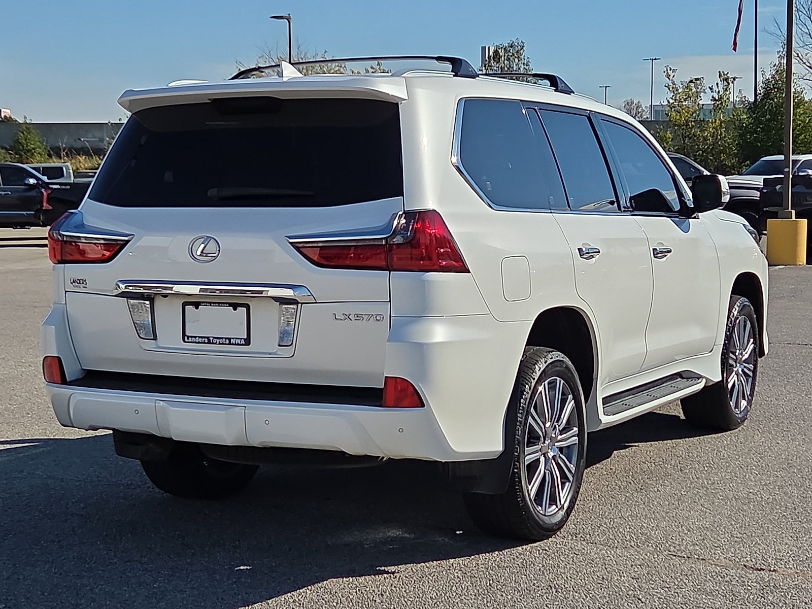 Used 2017 Lexus LX 570 4WD w/ Luxury Package image 5