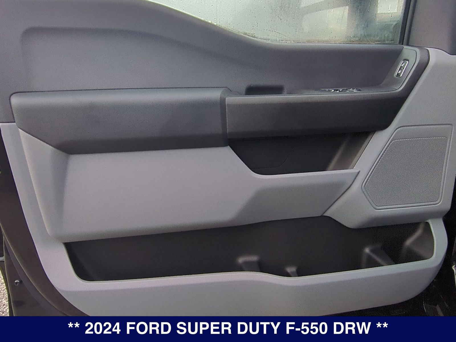 New 2024 Ford F550 4x4 Regular Cab Super Duty image 9