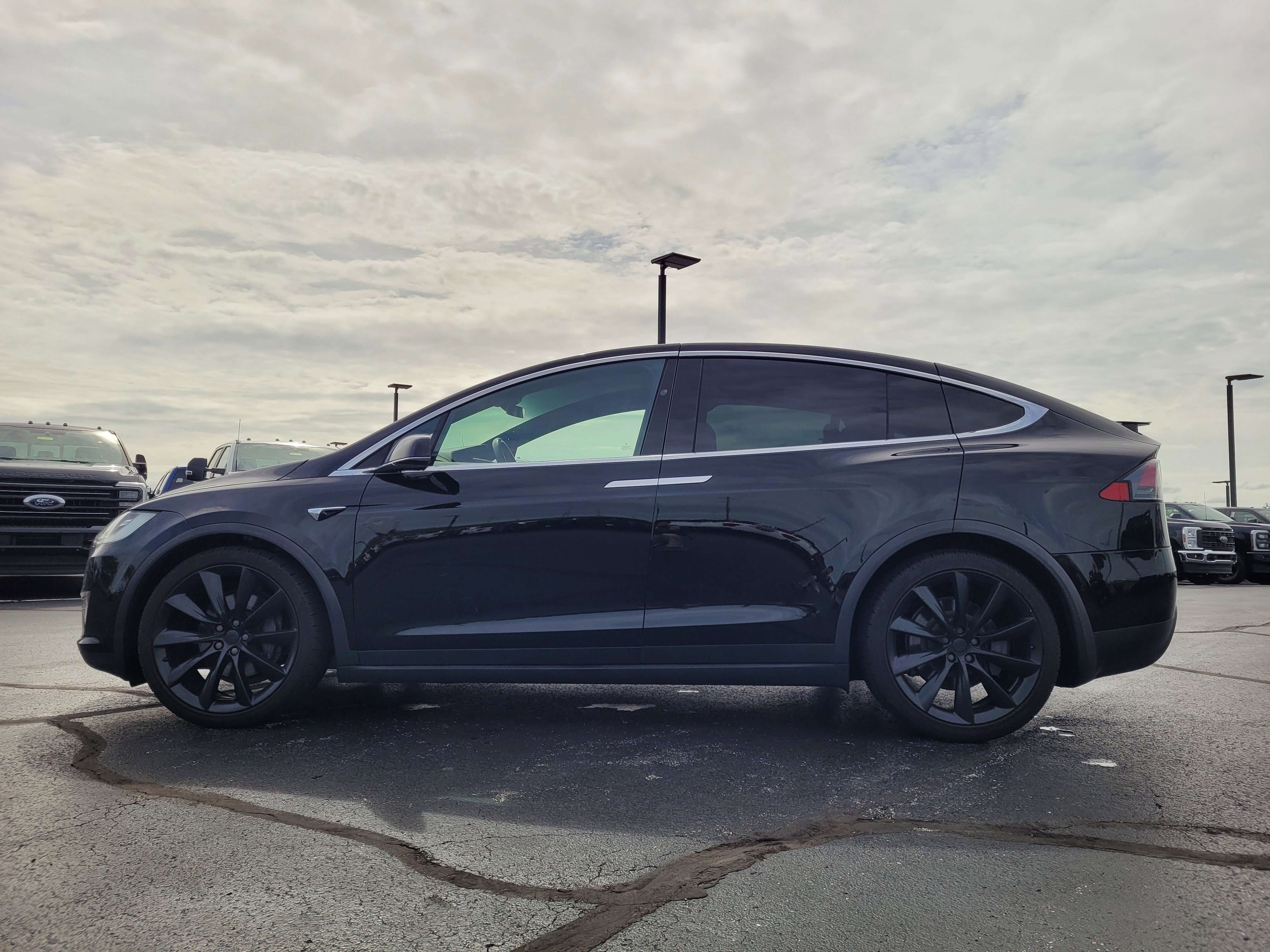Used 2018 Tesla Model X 75D AWD/4WD image 7