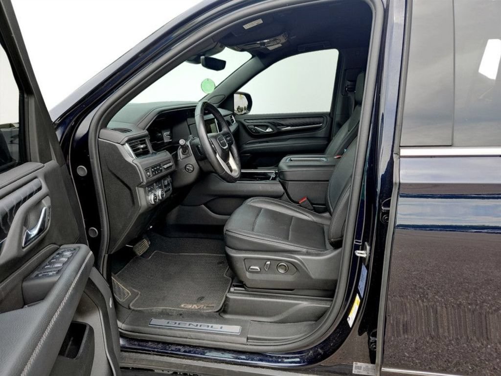 Used 2024 GMC Yukon XL Denali w/ Advanced Technology Package AWD/4WD image 26
