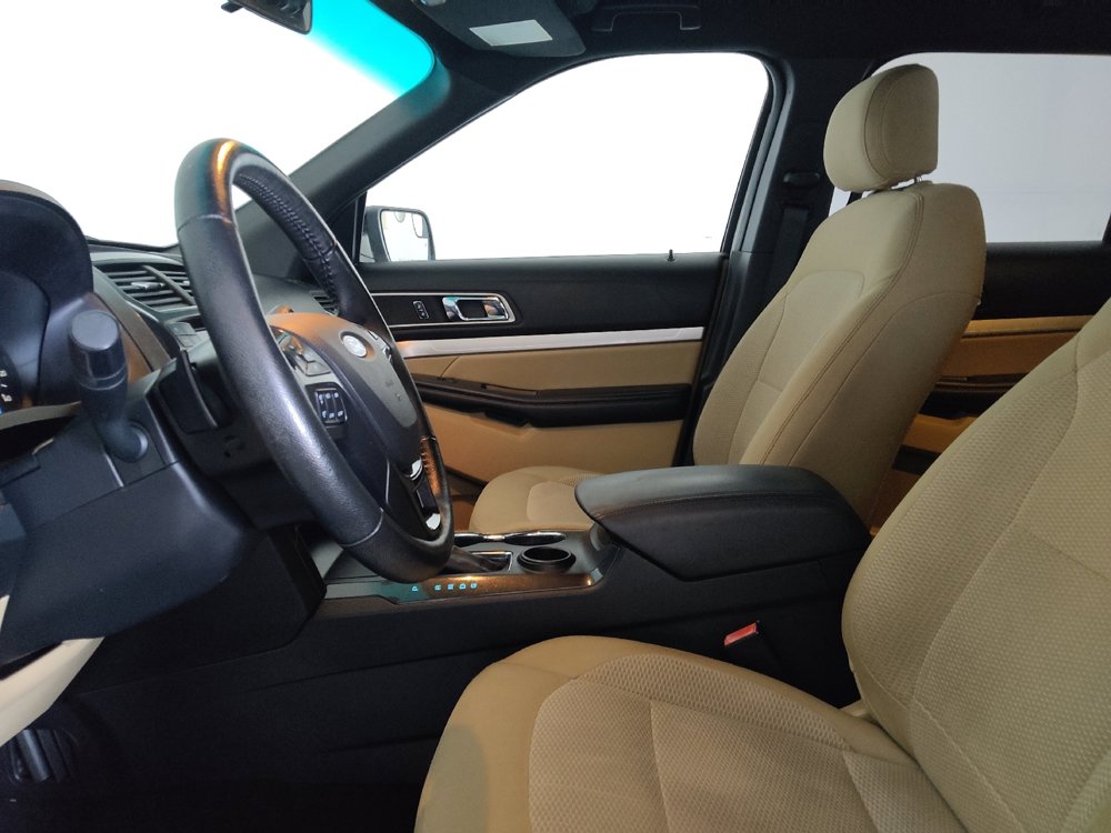 Used 2017 Ford Explorer XLT FWD image 17