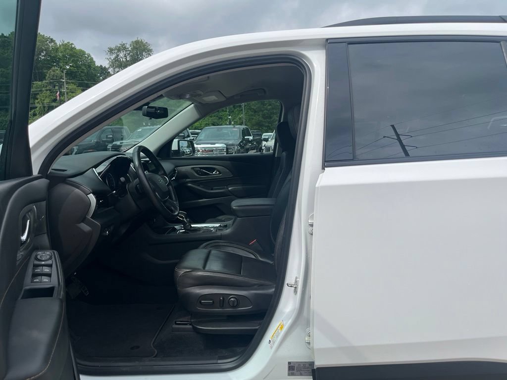 Used 2021 Chevrolet Traverse RS FWD image 18