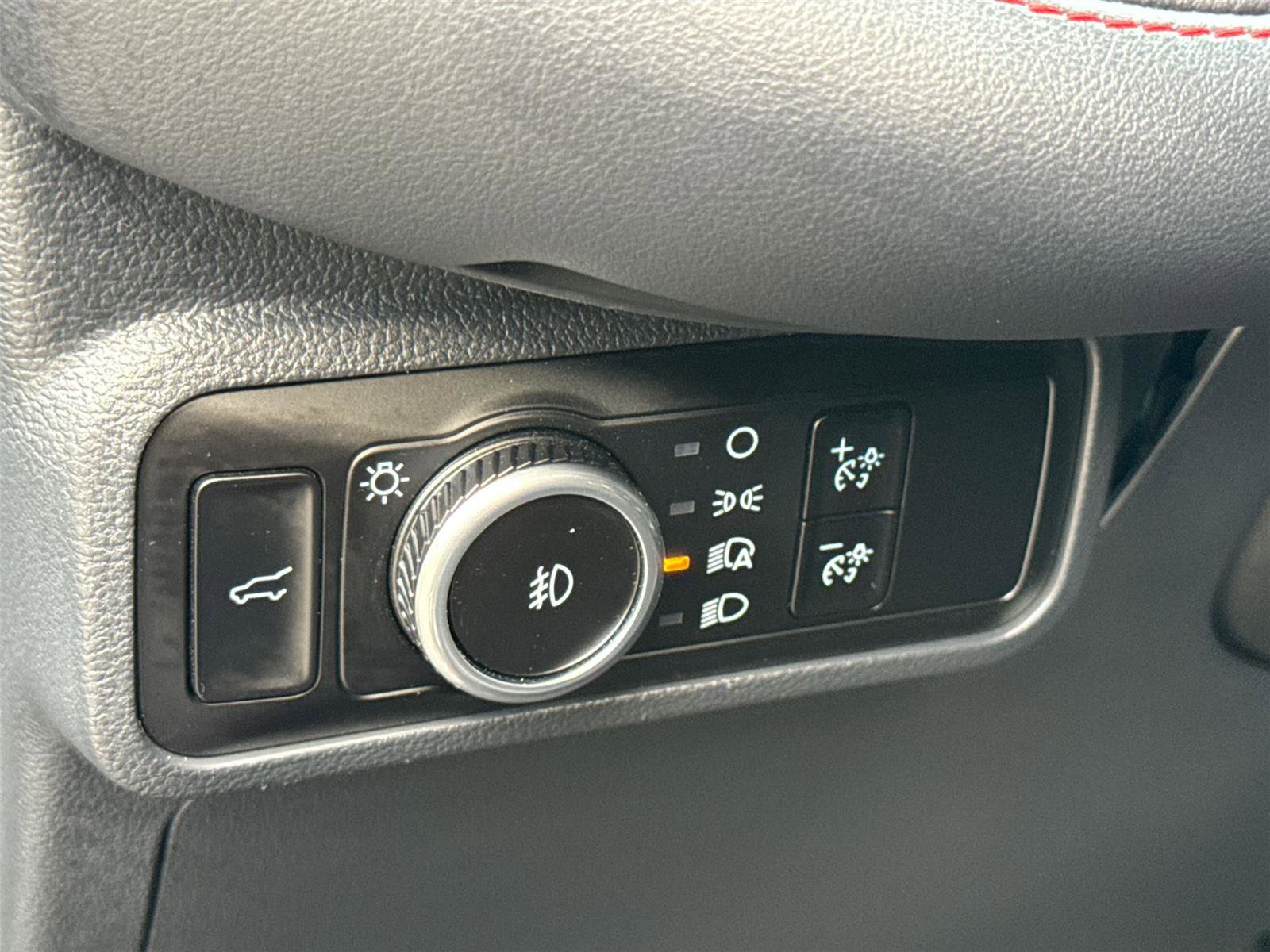 Used 2025 Ford Explorer ST image 29