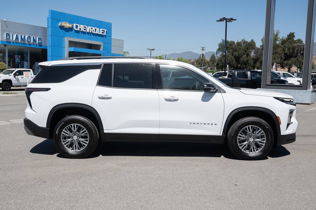 New 2027 Chevrolet Traverse LT AWD/4WD image 3