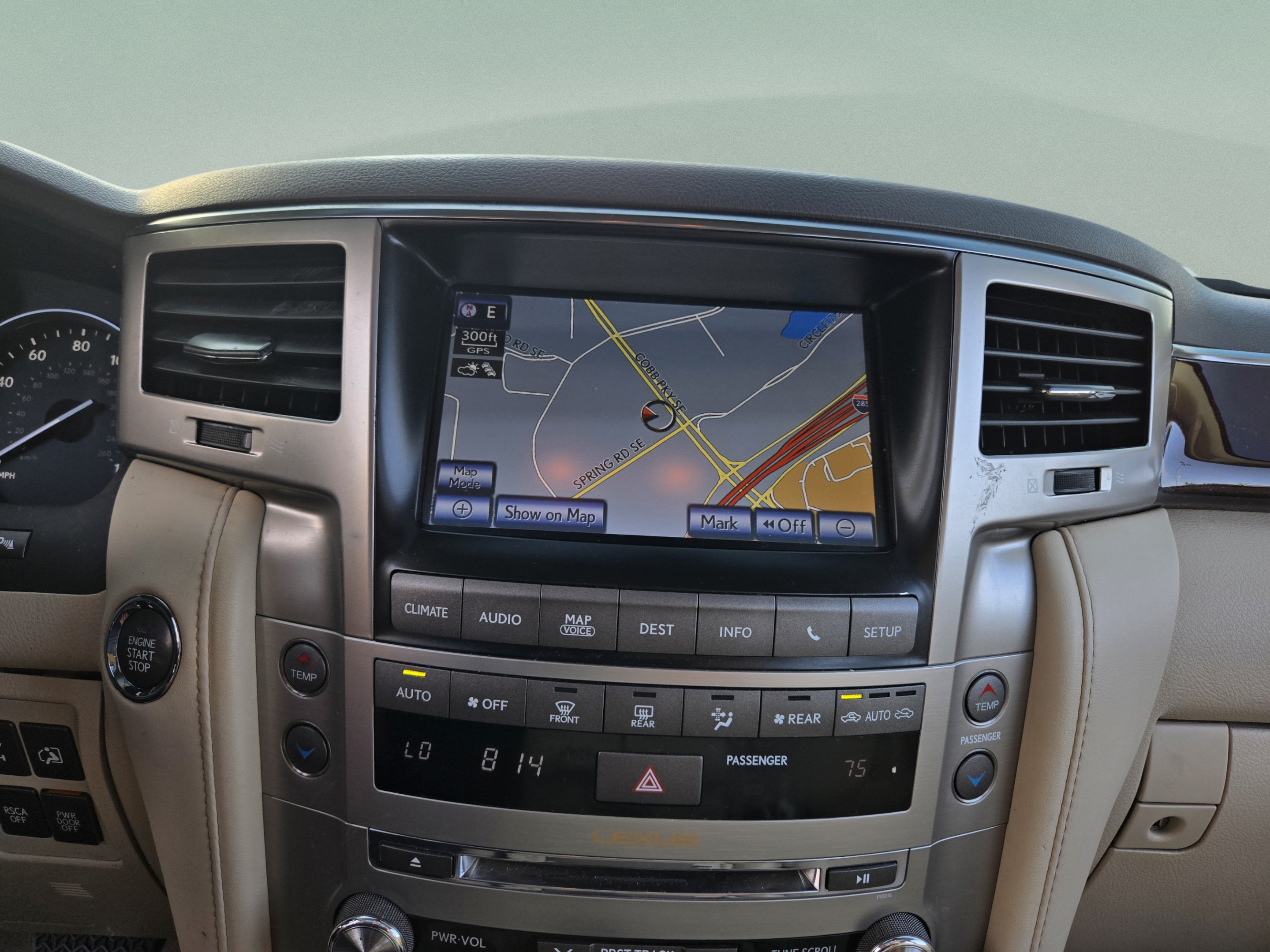 Used 2014 Lexus LX 570 4WD image 16