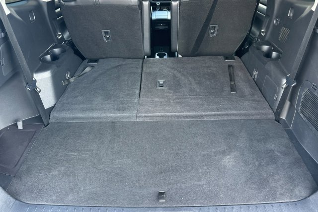 Used 2023 Toyota Highlander XLE FWD image 18