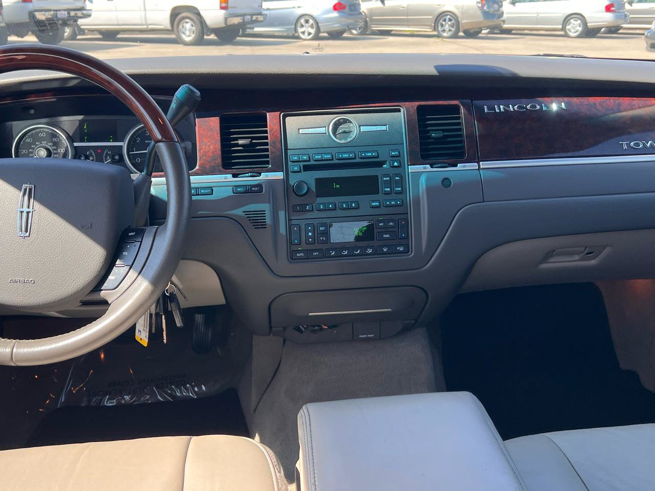 Used 2006 Lincoln Town Car Signature RWD image 62