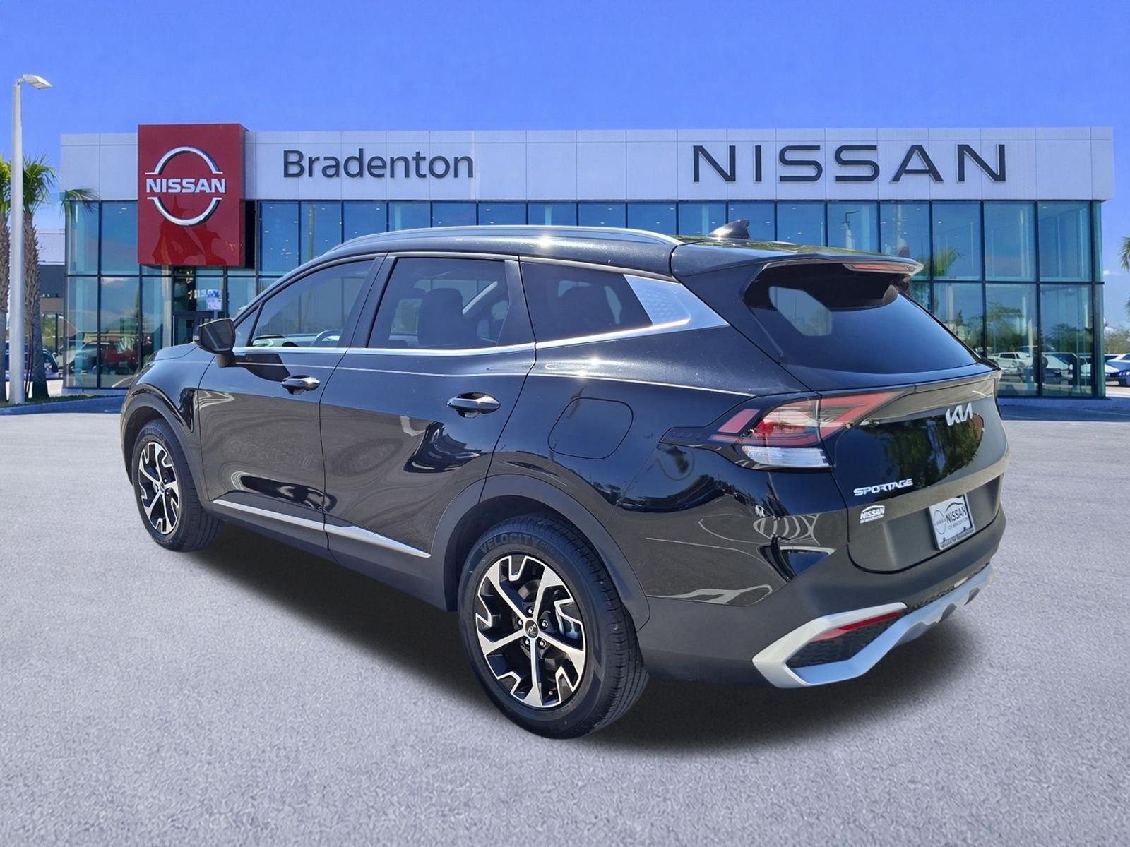 Used 2023 Kia Sportage EX AWD/4WD image 7