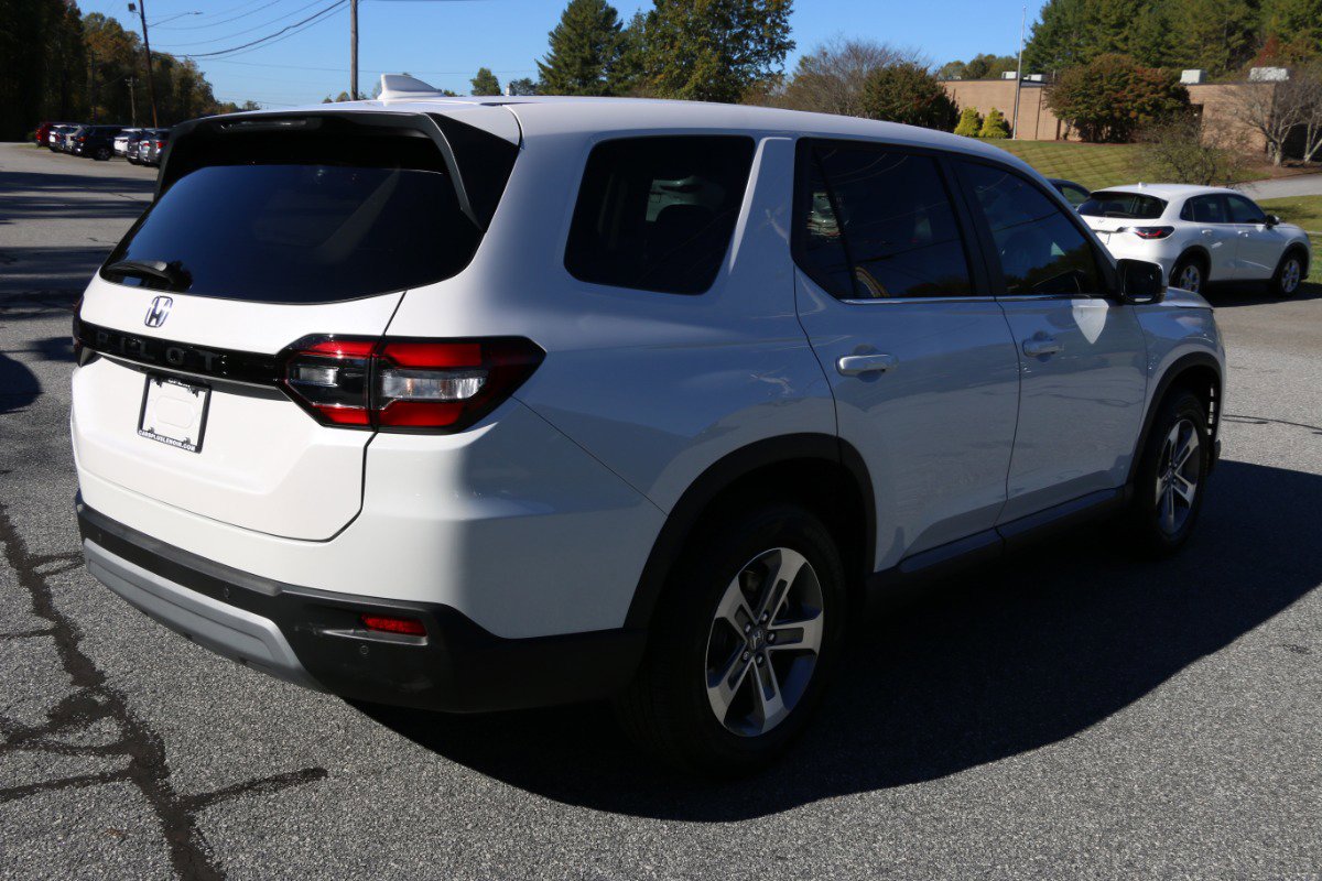 Used 2025 Honda Pilot EX-L image 8