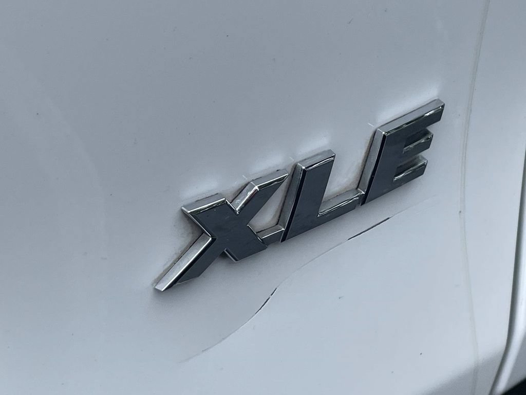 Used 2022 Toyota RAV4 XLE w/ Convenience Package FWD image 10