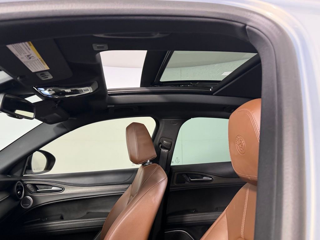 Used 2023 Alfa Romeo Stelvio Ti image 27