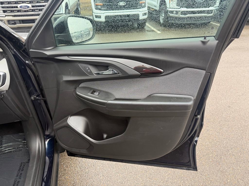 Used 2021 Chevrolet TrailBlazer LT w/ Sun and Liftgate Package image 21