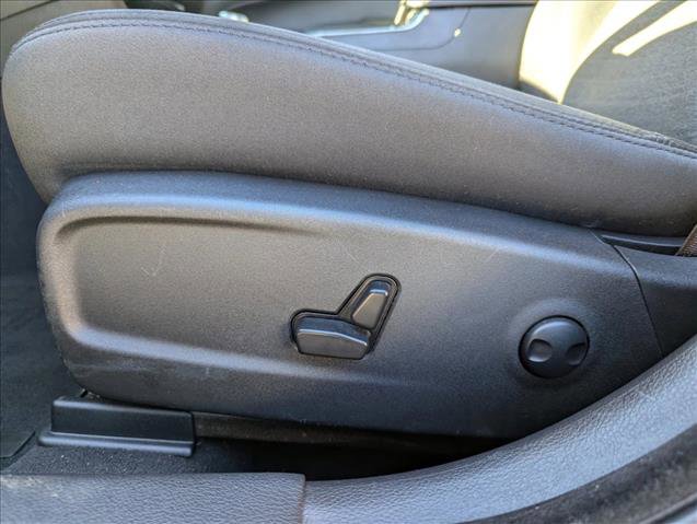 Used 2023 Chrysler 300 Touring w/ Sport Appearance Package image 10